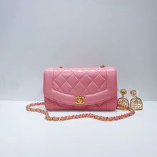 Load image into Gallery viewer, No.3299-Chanel Vintage Lambskin Diana Bag 22cm

