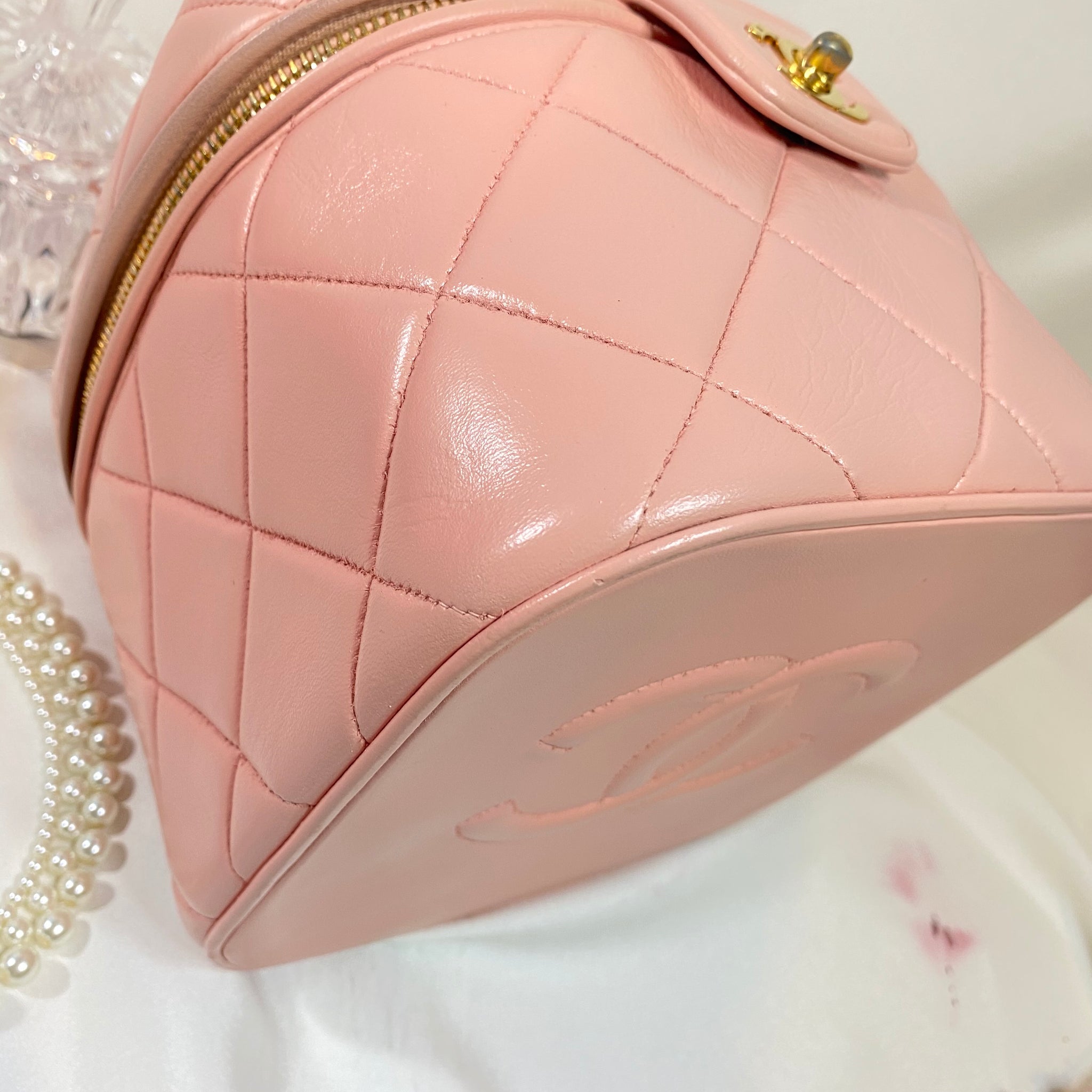 No.2188-Chanel Vintage Vanity Case Handle Bag – Gallery Luxe