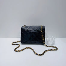 이미지를 갤러리 뷰어에 로드 , No.3277-Chanel Vintage Lambskin Classic Flap Mini 17cm
