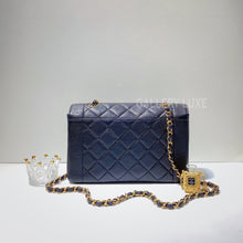 画像をギャラリービューアに読み込む, No.3004-Chanel Vintage Caviar Diana Bag 25cm with Backpocket
