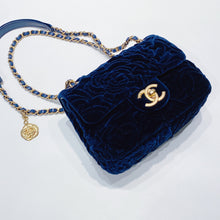 Load image into Gallery viewer, No.3576-Chanel Camelia Velvet Mini Flap Bag (Brand New / 全新貨品)
