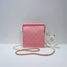 Load image into Gallery viewer, No.3826-Chanel Small Clic Pearl Flap Bag
