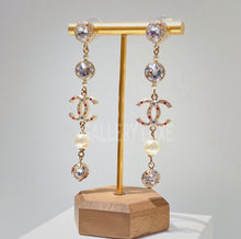 Charger l&#39;image dans la galerie, No.3012-Chanel Crystal Pearl Drop Earrings
