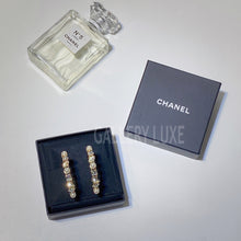 画像をギャラリービューアに読み込む, No.3011-Chanel Glass Pearl Strass Snowfall Hoop Earrings
