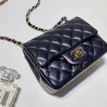 Load image into Gallery viewer, No.3267-Chanel Lambskin Classic Flap Mini 17cm
