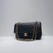 画像をギャラリービューアに読み込む, No.3841-Chanel Vintage Caviar Classic Flap 25cm
