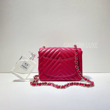 Load image into Gallery viewer, No.3017-Chanel Caviar Chevron Classic Flap Mini 17cm
