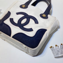 将图片加载到图库查看器，No.2030-Chanel Vintage Marshmallow Handbag
