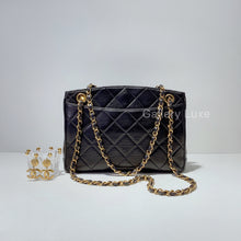 Load image into Gallery viewer, No.2435-Chanel Vintage Lambskin TurnLock Shoulder Bag
