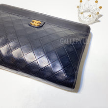 Load image into Gallery viewer, No.3016-Chanel Vintage Large Lambskin Clutch
