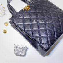 Load image into Gallery viewer, No.2700-Chanel Vintage Caviar Turn Lock Handbag
