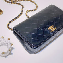 Load image into Gallery viewer, No.2683-Chanel Vintage Lambskin Flap Bag

