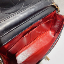将图片加载到图库查看器，No.2439-Chanel Vintage Lambskin Mini Paris Edition Flap Bag
