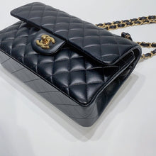 Load image into Gallery viewer, No.3848-Chanel Lambskin Classic Flap Bag 23cm
