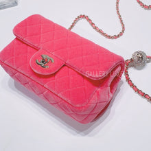 Charger l&#39;image dans la galerie, No.3460-Chanel Pearl Crush Mini Flap Bag 20cm (Brand New / 全新貨品)
