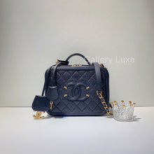 Charger l&#39;image dans la galerie, No.2710-Chanel Caviar Medium CC Filigree Vanity Case
