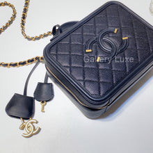 Load image into Gallery viewer, No.2710-Chanel Caviar Medium CC Filigree Vanity Case
