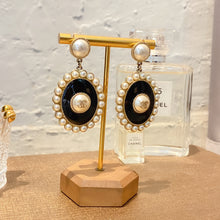 Load image into Gallery viewer, No.2384-Chanel Pearl CC Earrings
