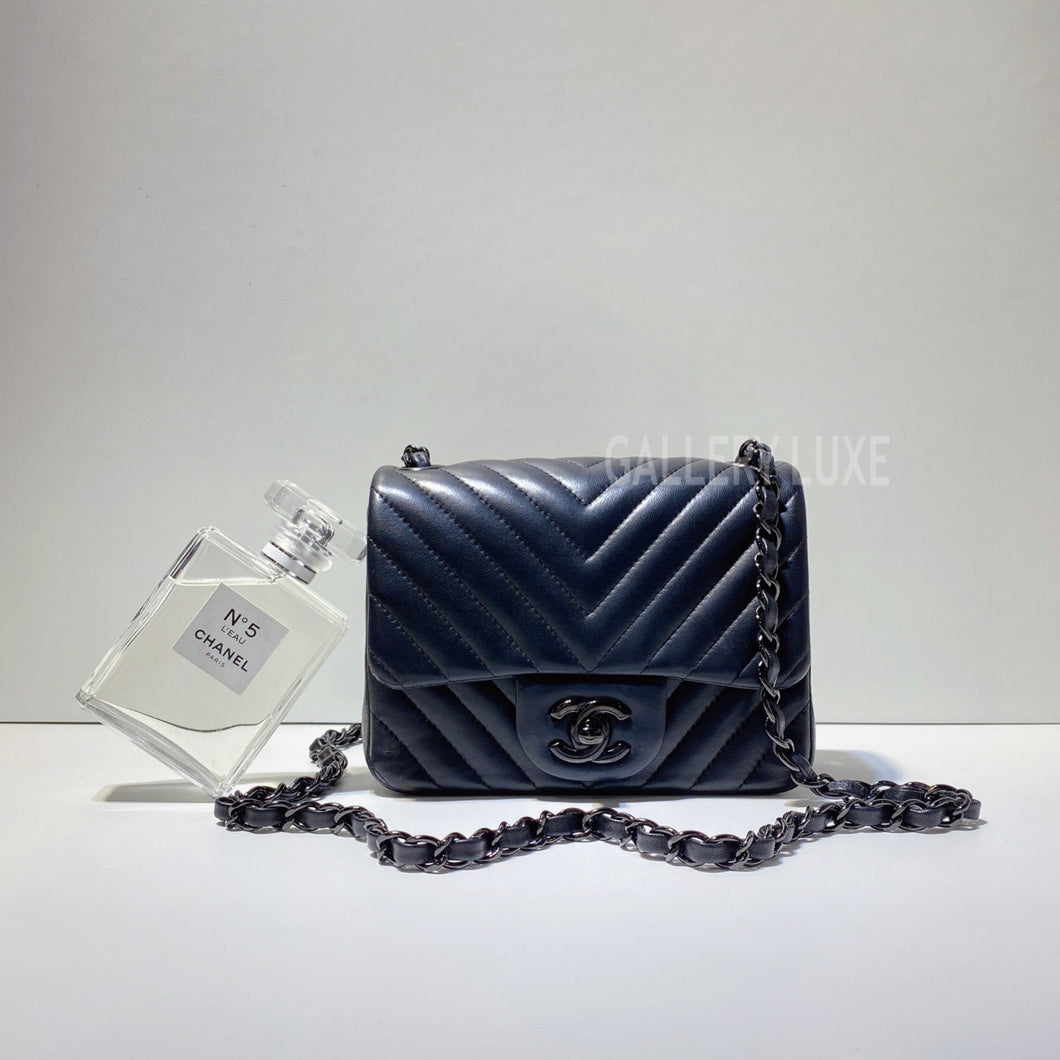 No.3037-Chanel Lambskin Chevron Classic Flap Mini 17cm