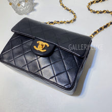 Load image into Gallery viewer, No.3031-Chanel Vintage Lambskin Classic Flap Mini 17cm
