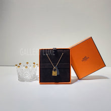 Load image into Gallery viewer, No.3042-Hermes O&#39;Kelly Pendant Necklace (Unused / 未使用品)
