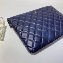 Load image into Gallery viewer, No.3032-Chanel Lambskin Medium O Case Clutch
