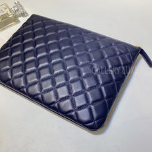 Load image into Gallery viewer, No.3032-Chanel Lambskin Medium O Case Clutch

