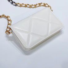 画像をギャラリービューアに読み込む, No.3586-Chanel 19 Clutch With Chain (Brand New / 全新貨品)
