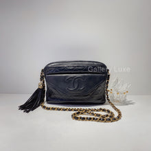 Charger l&#39;image dans la galerie, No.2194-Chanel Vintage Lambskin Camera Bag
