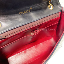 Charger l&#39;image dans la galerie, No.2307-Chanel Vintage Lambskin Flap Bag
