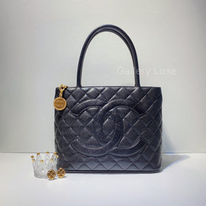 No.2724-Chanel Vintage Caviar Medallion Tote Bag