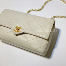 將圖片載入圖庫檢視器 No.3286-Chanel Vintage Lambskin Envelope Flap Bag
