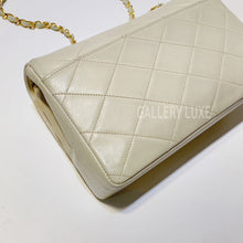 이미지를 갤러리 뷰어에 로드 , No.3286-Chanel Vintage Lambskin Envelope Flap Bag
