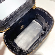 Load image into Gallery viewer, No.2458-Chanel Vintage Mini Caviar Vanity Box

