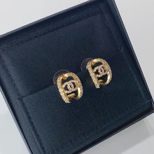 Charger l&#39;image dans la galerie, No.3706-Chanel Gold Metal Crystal CC Earrings (Brand New / 全新貨品)
