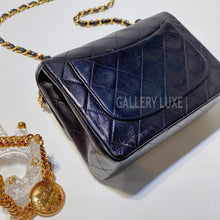Load image into Gallery viewer, No.3285-Chanel Vintage Lambskin Classic Flap Mini 17cm
