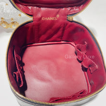Load image into Gallery viewer, No.2090￼-Chanel Vintage Lambskin Vanity Handle Bag
