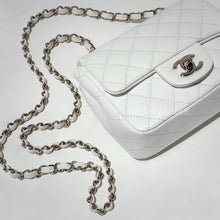 Charger l&#39;image dans la galerie, No.2481-Chanel Caviar Classic Flap Mini 17cm
