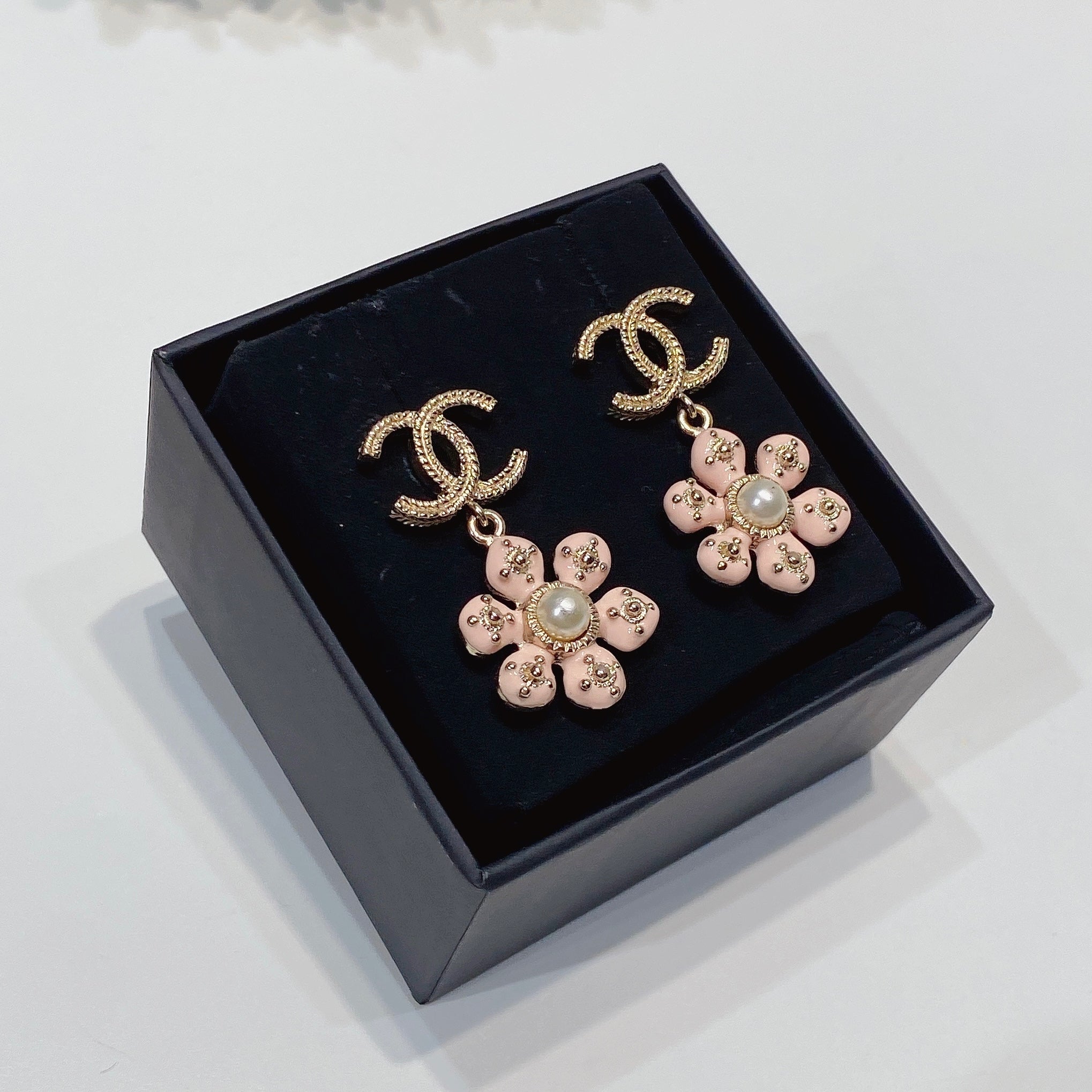 Chanel Extrait de Camelia Stud Earrings 18K Rose Gold with Diamond Yellow  gold 2299118