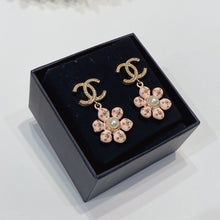 이미지를 갤러리 뷰어에 로드 , No.3588-Chanel Coco Mark Drop Gold Flower Earrings
