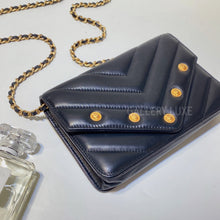 Load image into Gallery viewer, No.3057-Chanel Button Line Wallet On Chain

