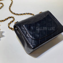 Load image into Gallery viewer, No.3059-Chanel Vintage Lambskin Classic Flap Mini 17cm
