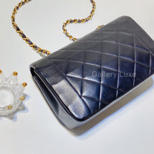 Load image into Gallery viewer, No.2330-Chanel Vintage Lambskin Diana Bag 22cm
