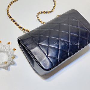No.2330-Chanel Vintage Lambskin Diana Bag 22cm