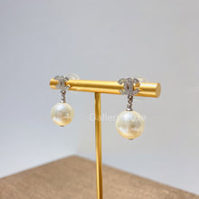 Load image into Gallery viewer, No.2738-Chanel Coco Mark with Pearl Earrings
