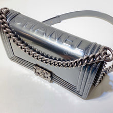 이미지를 갤러리 뷰어에 로드 , No.3076-Chanel Patent Leather Boy 25cm
