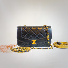将图片加载到图库查看器，No.2271-Chanel Vintage Lambskin Diana 25cm
