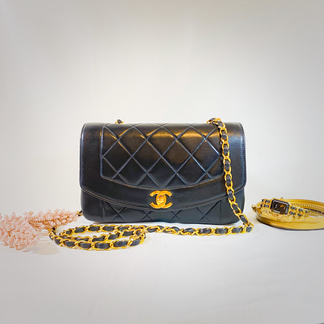 No.2271-Chanel Vintage Lambskin Diana 25cm