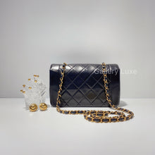 画像をギャラリービューアに読み込む, No.2182-Chanel Vintage Lambskin Diana Bag 22cm
