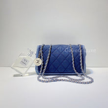 Load image into Gallery viewer, No.2752-Chanel Medallion Graphic Flap Bag
